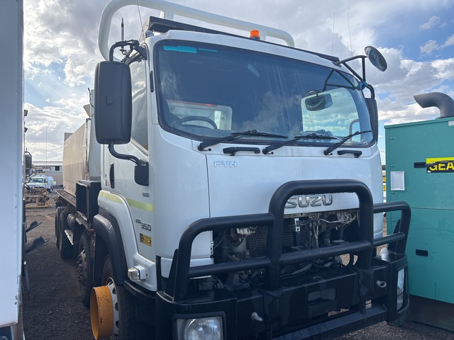 2020 Isuzu FYH 350 16500 L 8x4 Twin-Steer Water Truck (Inoperable)