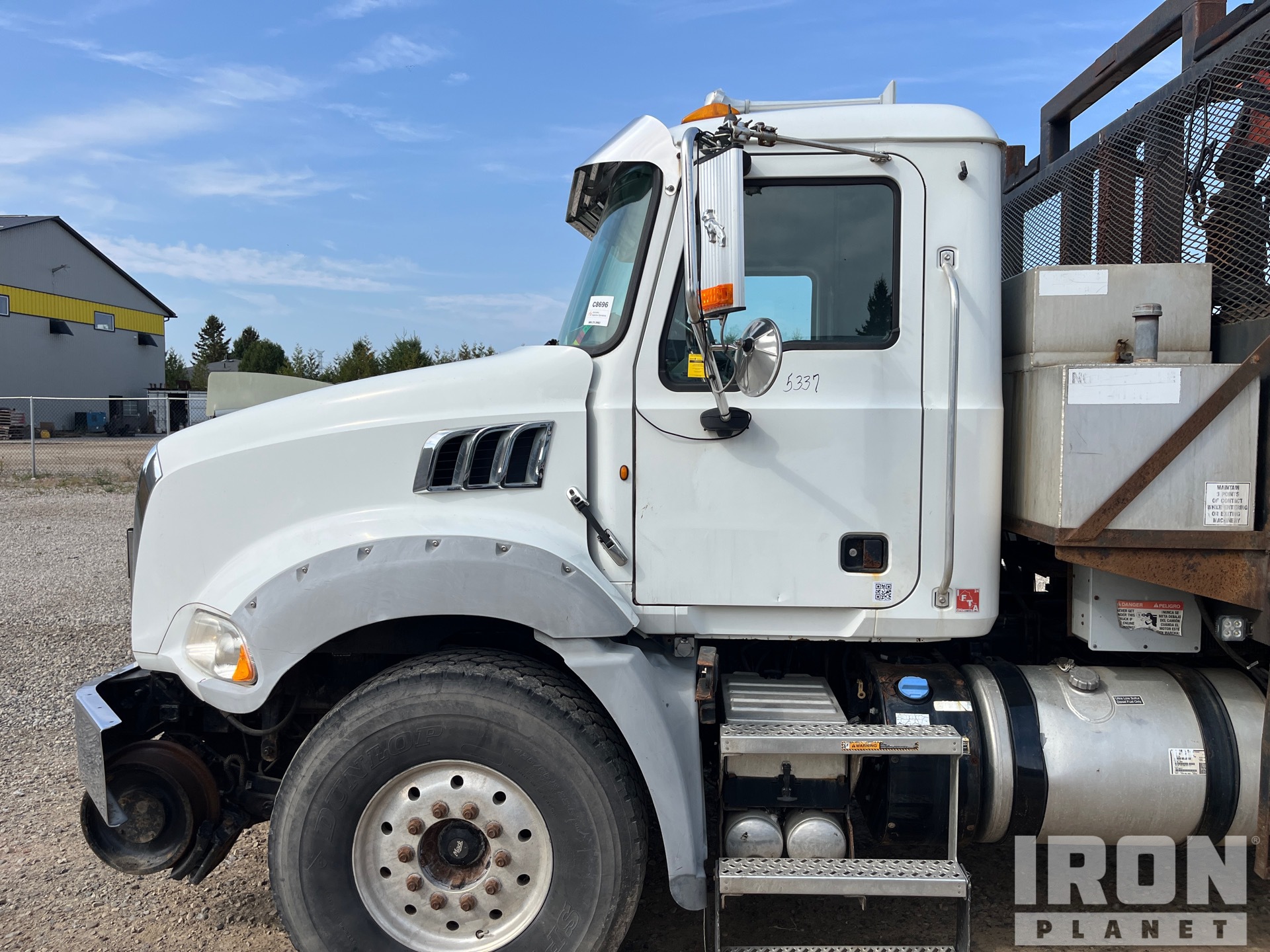 Photo of a 2012 Mack GU813