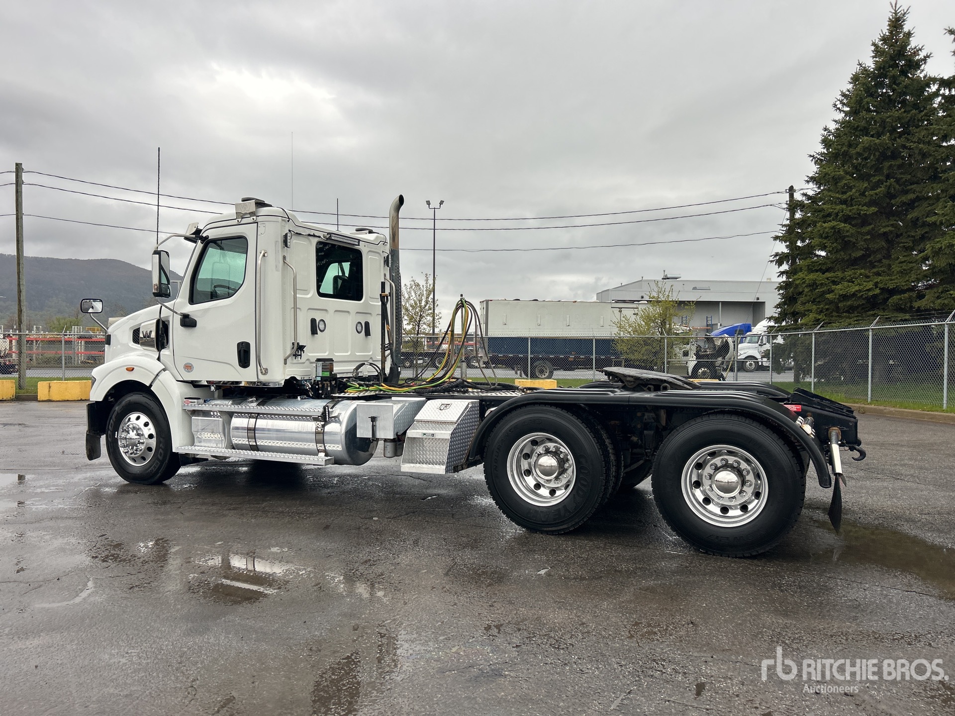 General Appearance with Picture, Left Rear Corner