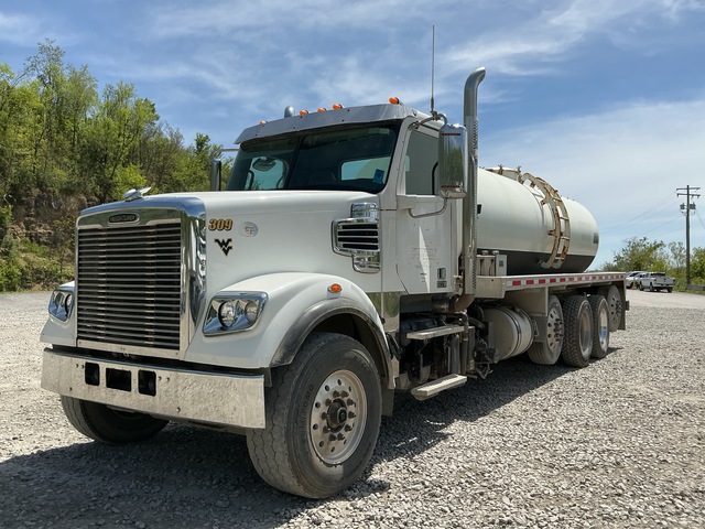 2019 Freightliner 122SD 10x4 Tanker Truck 2019 Freightliner 122SD 10x4 Tanker Truck