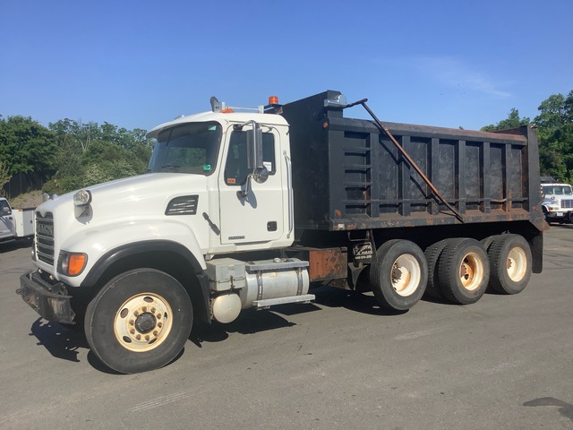 2002 Mack CV713 8x4 Tri/A Dump Truck 2002 Mack CV713 8x4 Tri/A Dump Truck