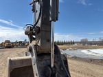 Hydraulics with Thumb Cylinder