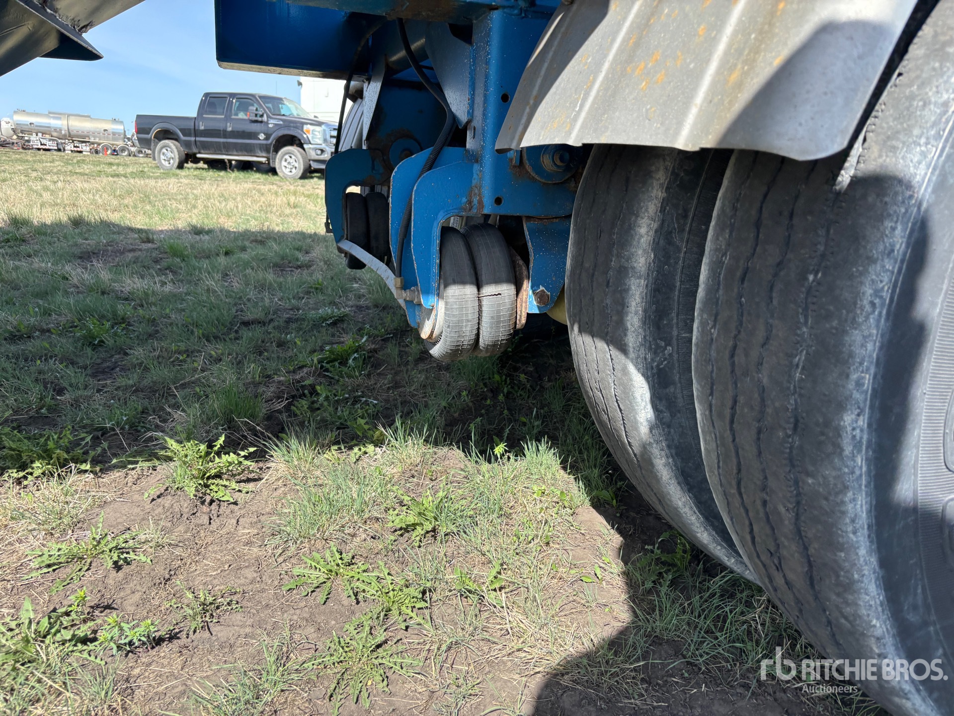 Photo of a 2011 Doepker 28 ft Tri/A Super B-Train Lead  ...