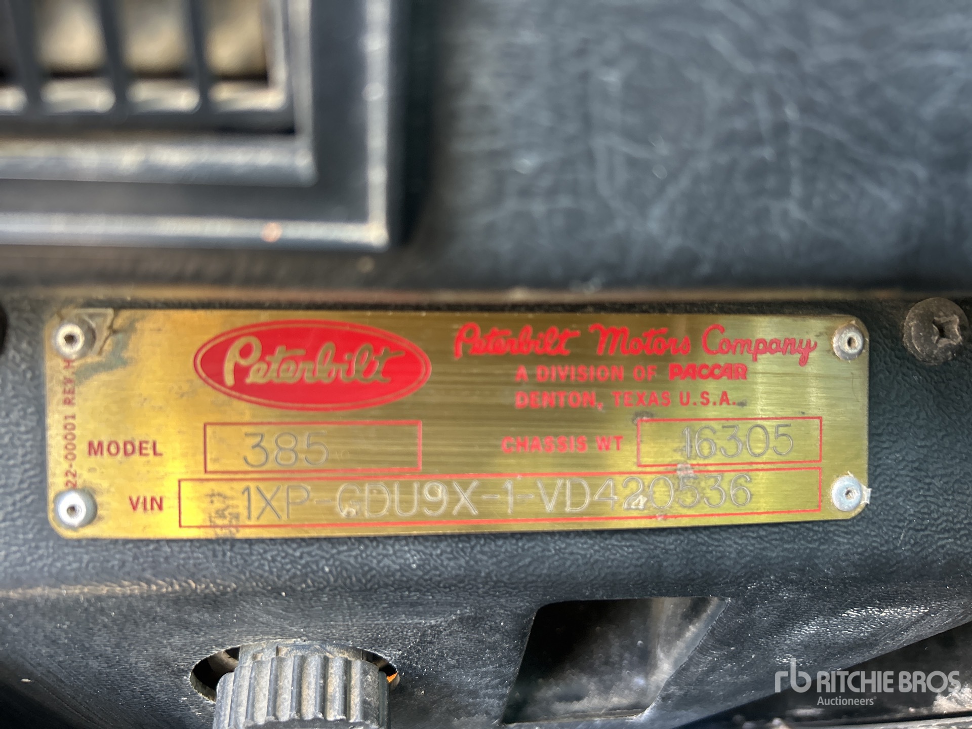 Photo of a 1997 Peterbilt 385
