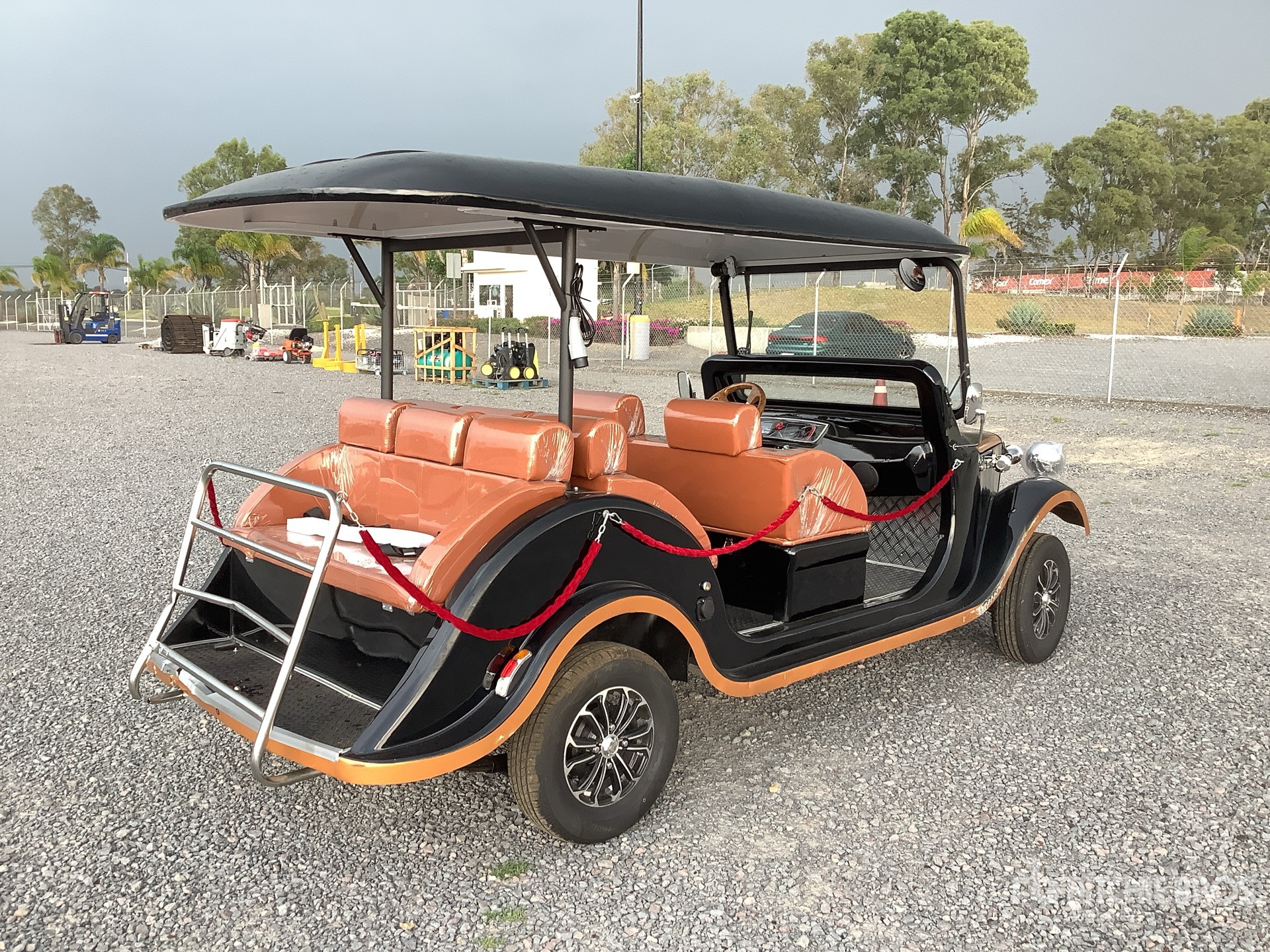 General Appearance with Picture, Right Rear Corner