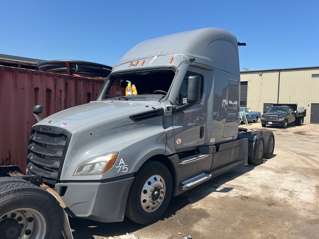 2023 Freightliner Cascadia 126 6x4 T/A Sleeper Truck Tractor (Inoperable)