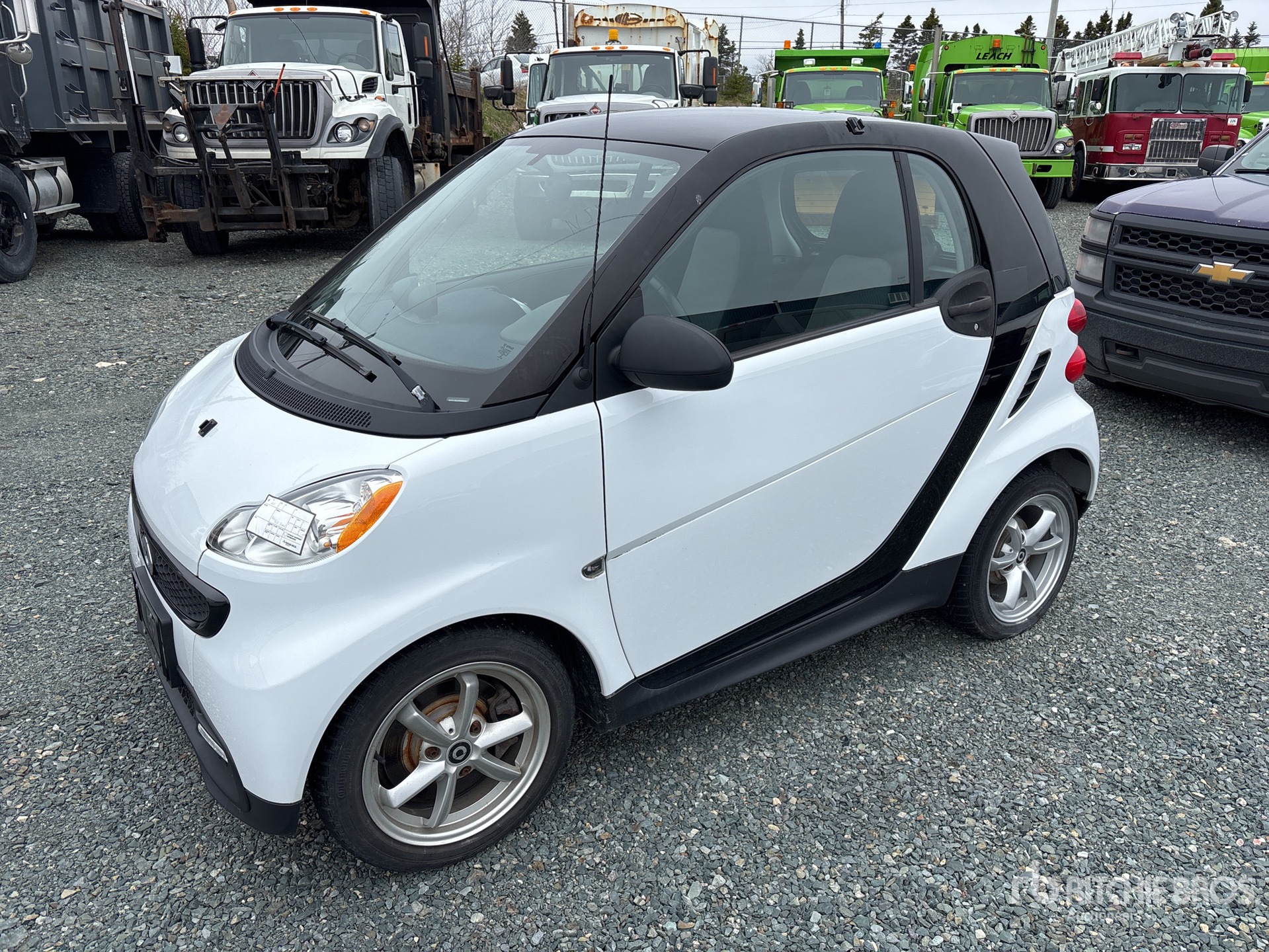 General Appearance with Picture, Left Front Corner
