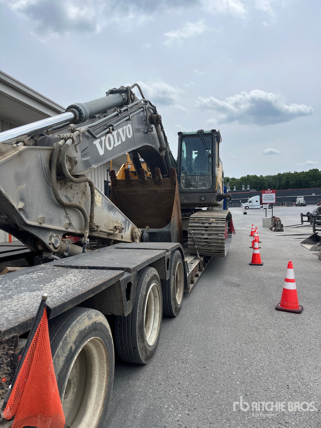 Photo of a 2015 Volvo EC380ELR