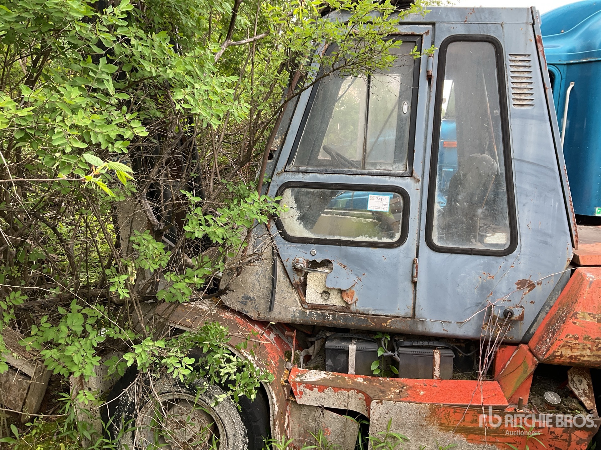 General Appearance with Picture, Left Front Corner