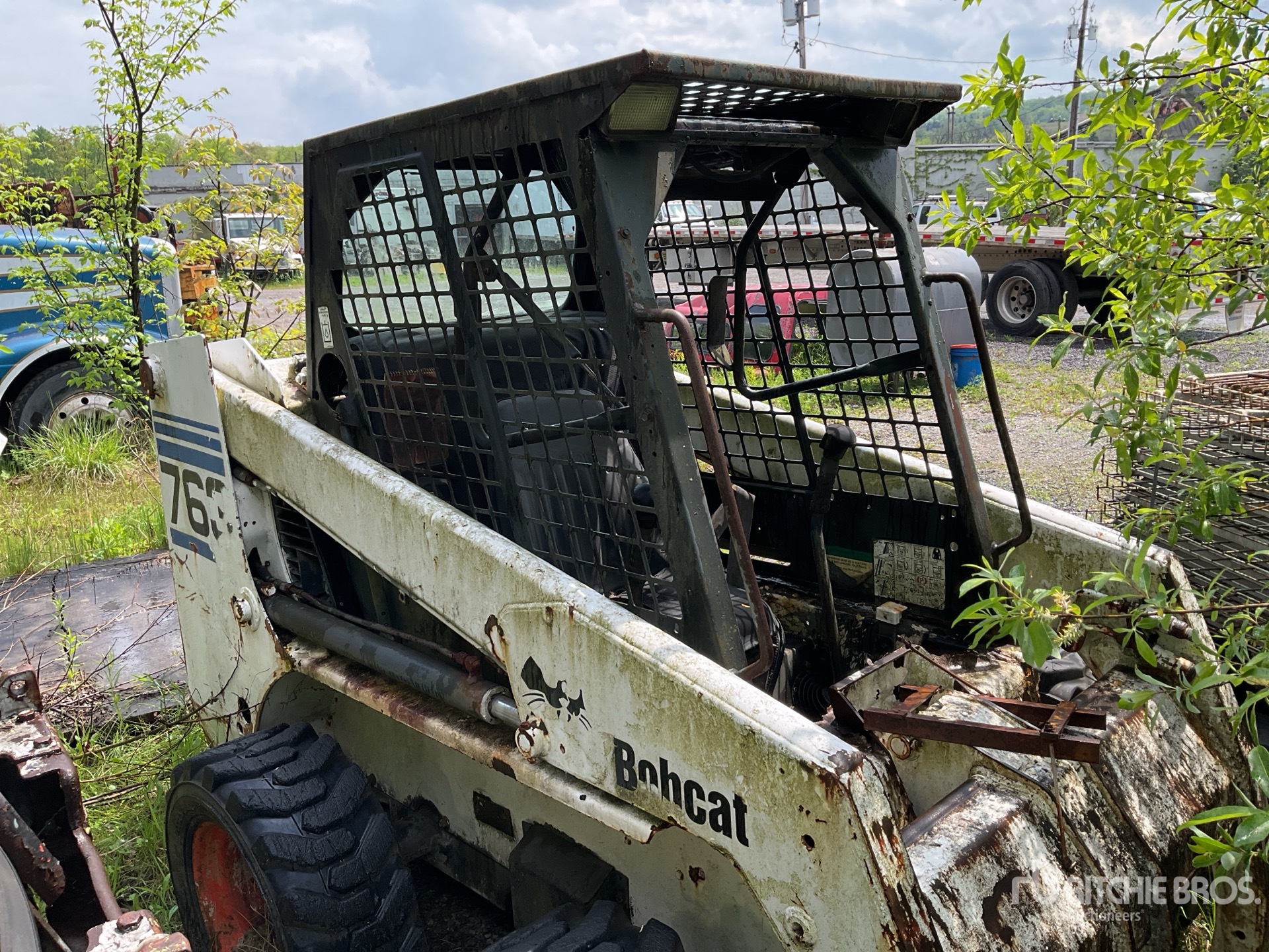 General Appearance with Picture, Right Front Corner