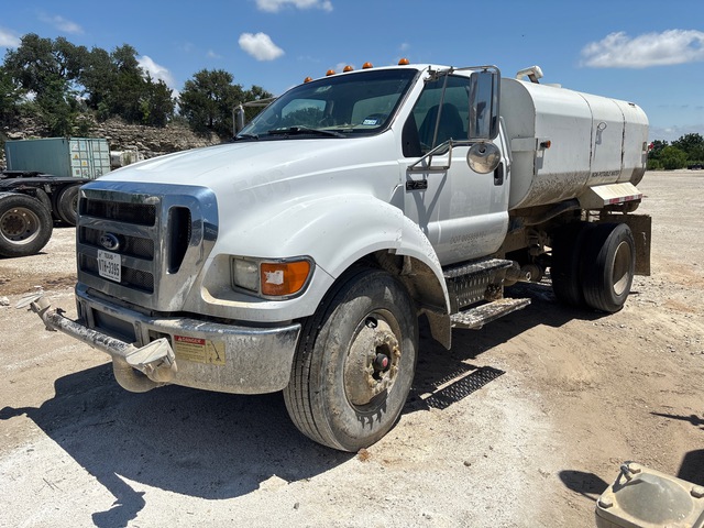 2007 Ford F-750 XL 4x2 Water Truck 2007 Ford F-750 XL 4x2 Water Truck
