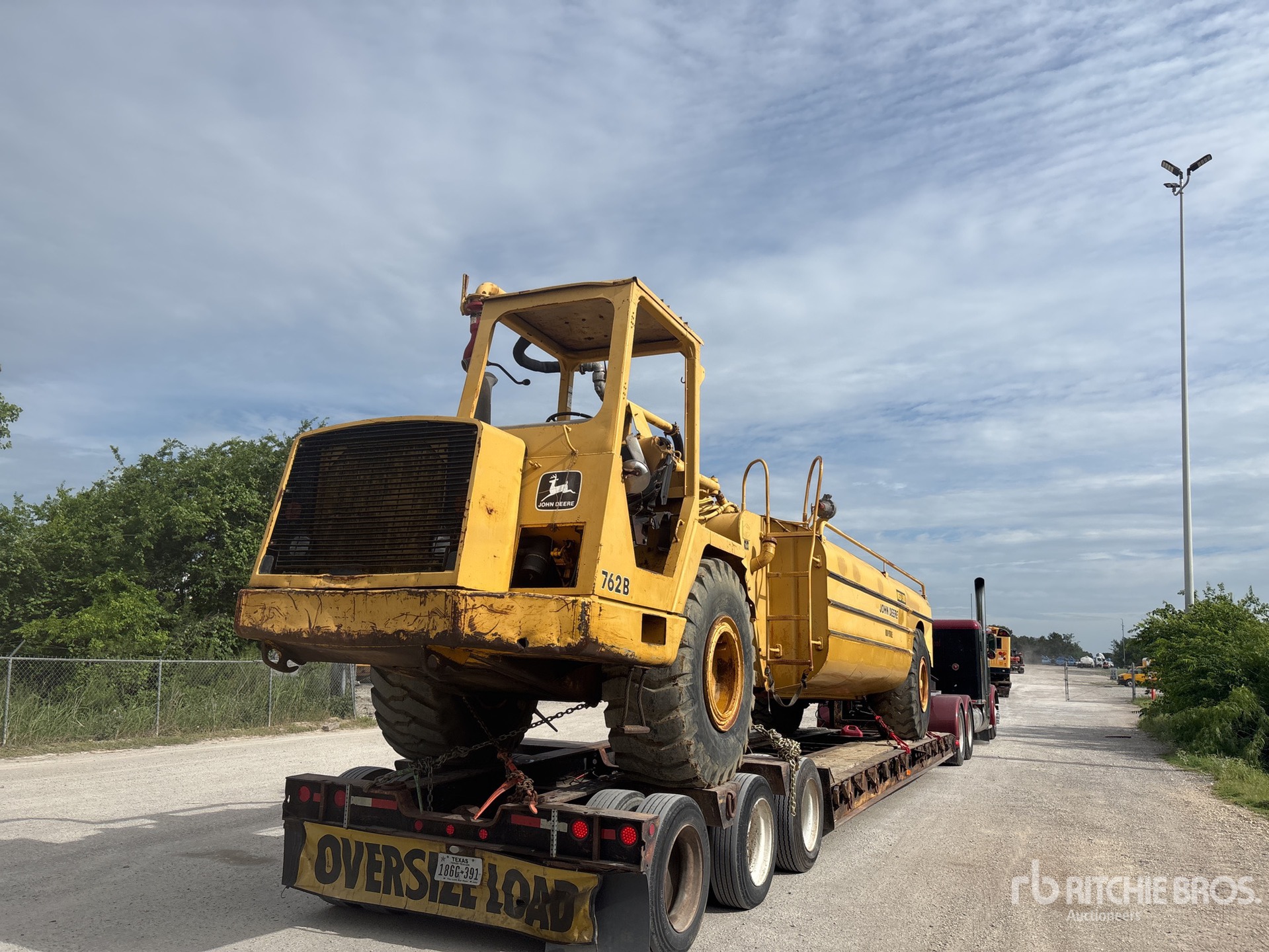 Photo of a 2004 John Deere 762B