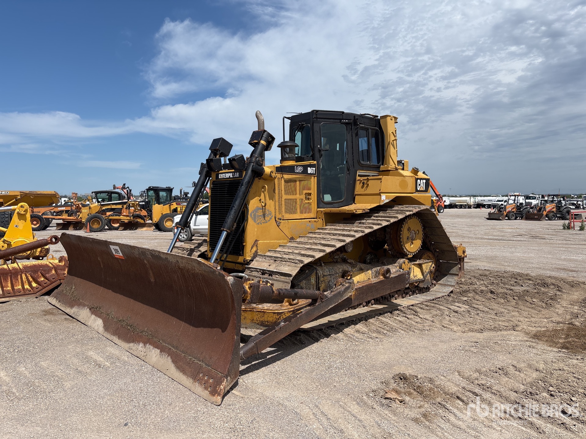 Photo of a 2008 Caterpillar D6T LGP