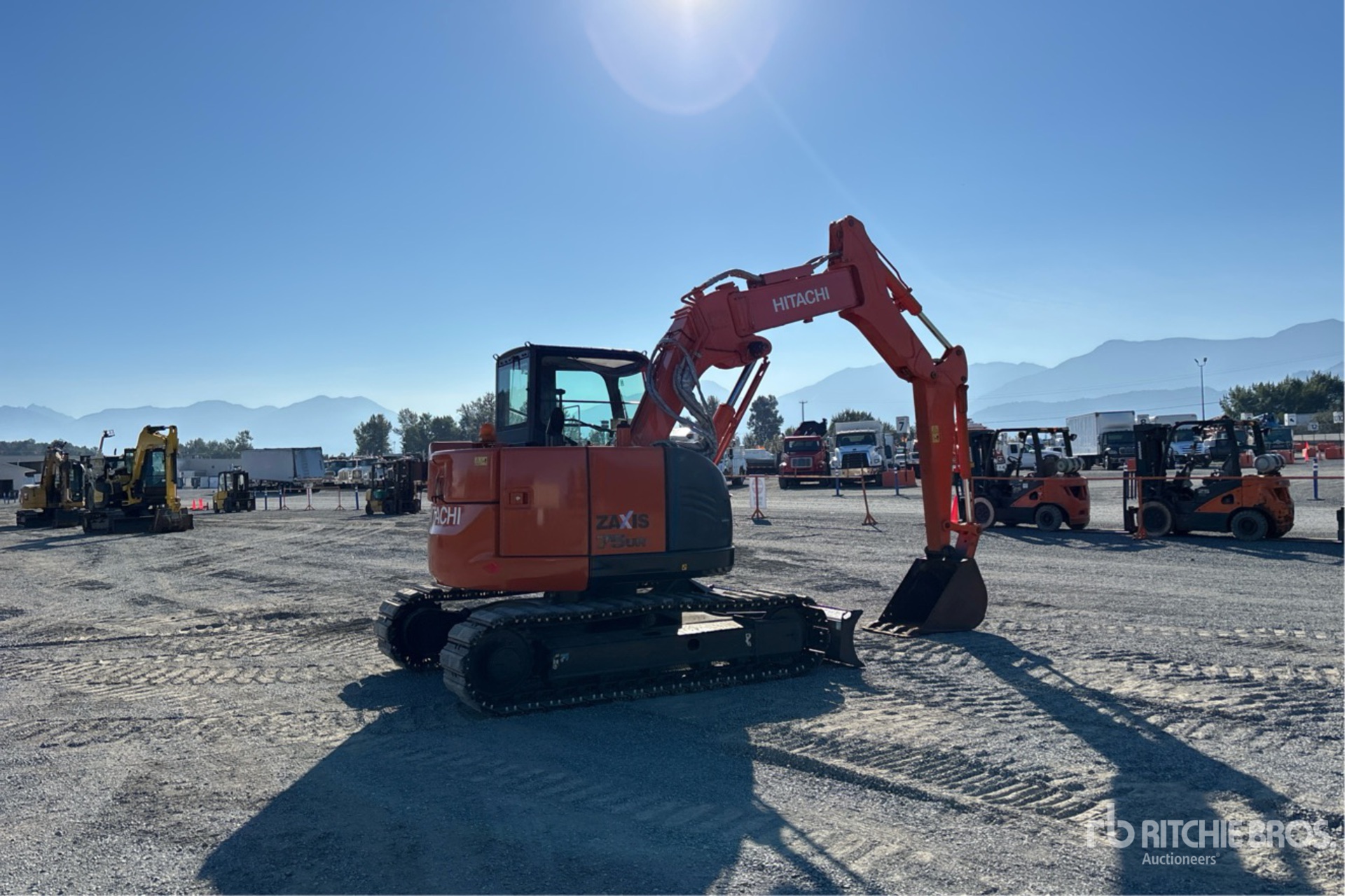 2016 Hitachi ZX75UR-5B