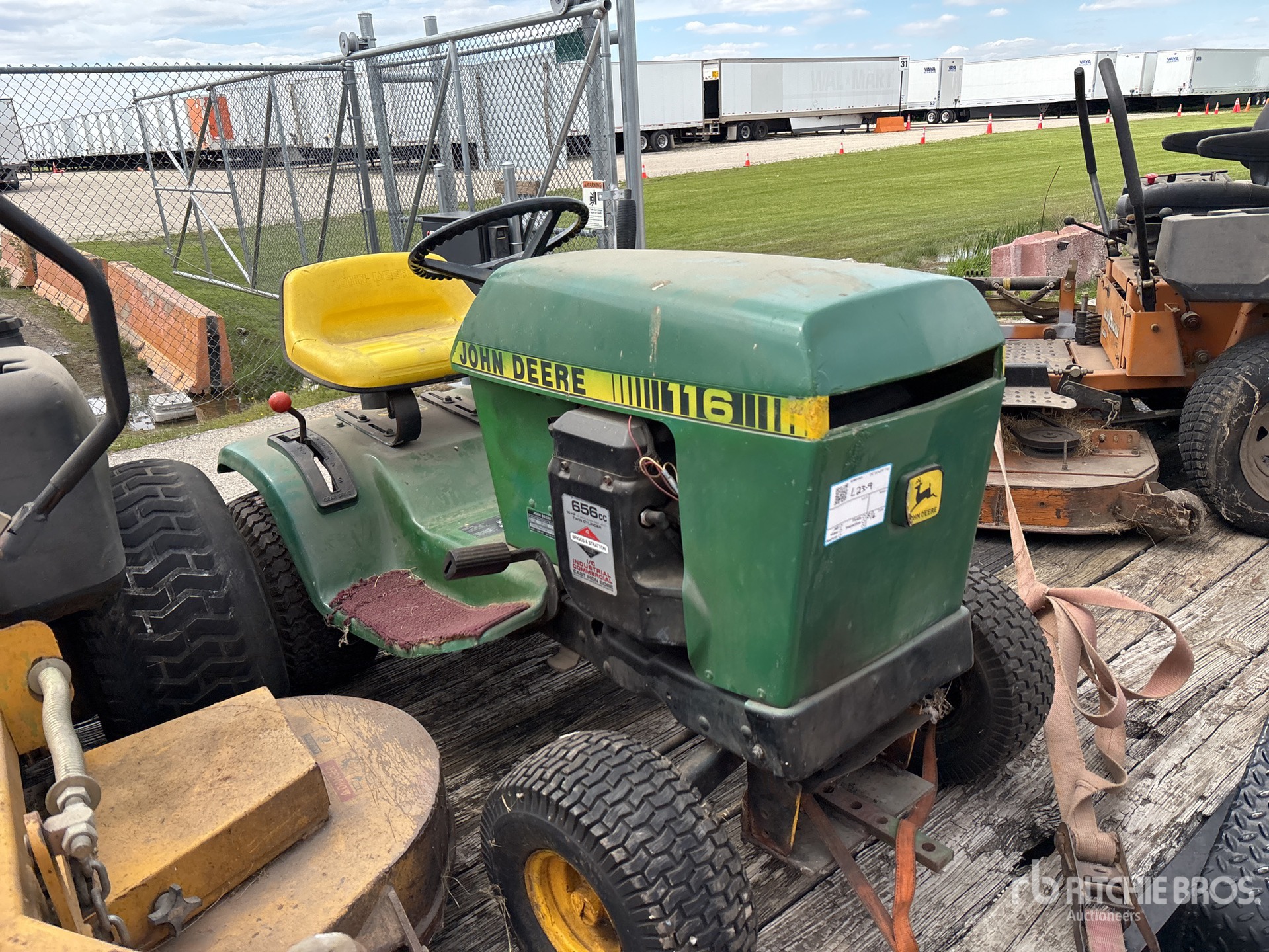 Photo of a  John Deere 116