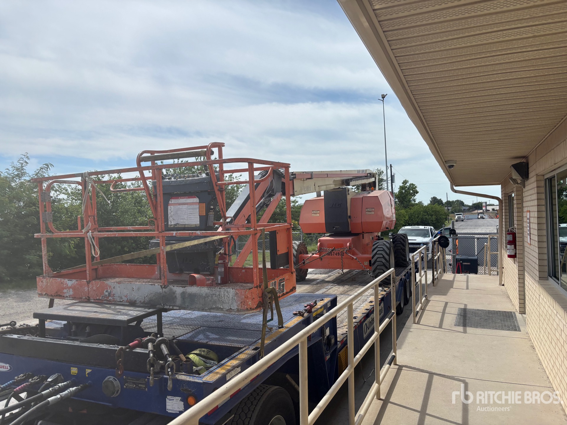 Photo of a 2017 JLG 800AJ