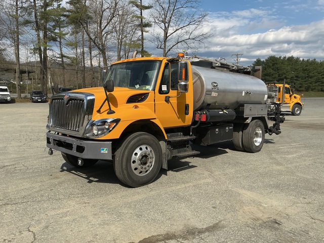 2014 Etnyre Black-Topper Centennial 2000 gal on 2015 International 7300 4x2 Asphalt Distributor Truck 2014 Etnyre Black-Topper Centennial 2000 gal on 2015 International 7300 4x2 Asphalt Distributor Truck