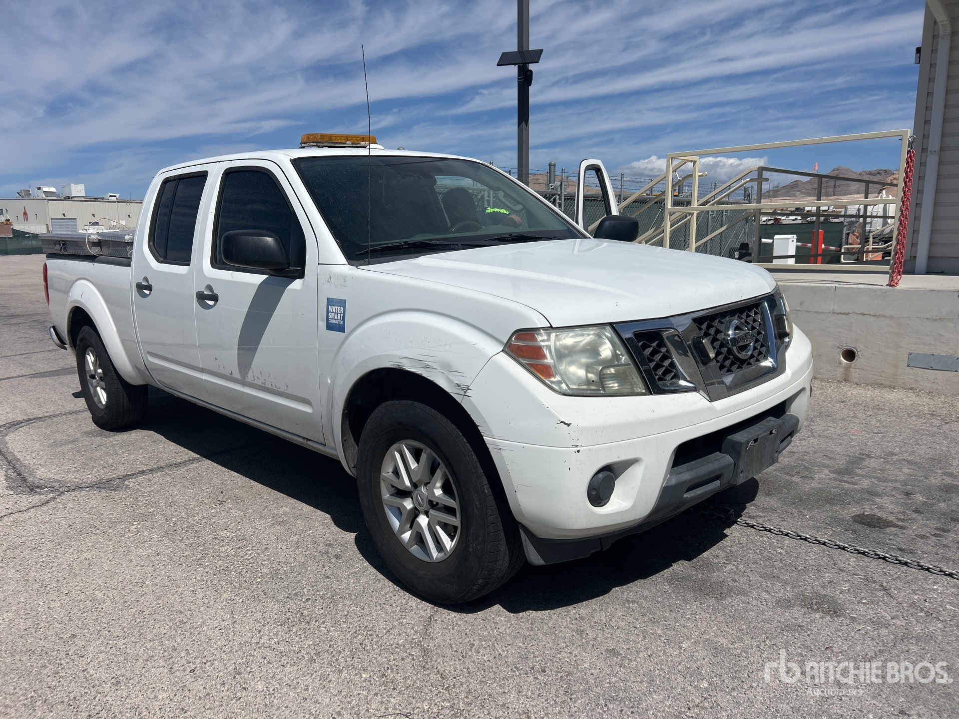Photo of a 2015 Nissan FRONTIER