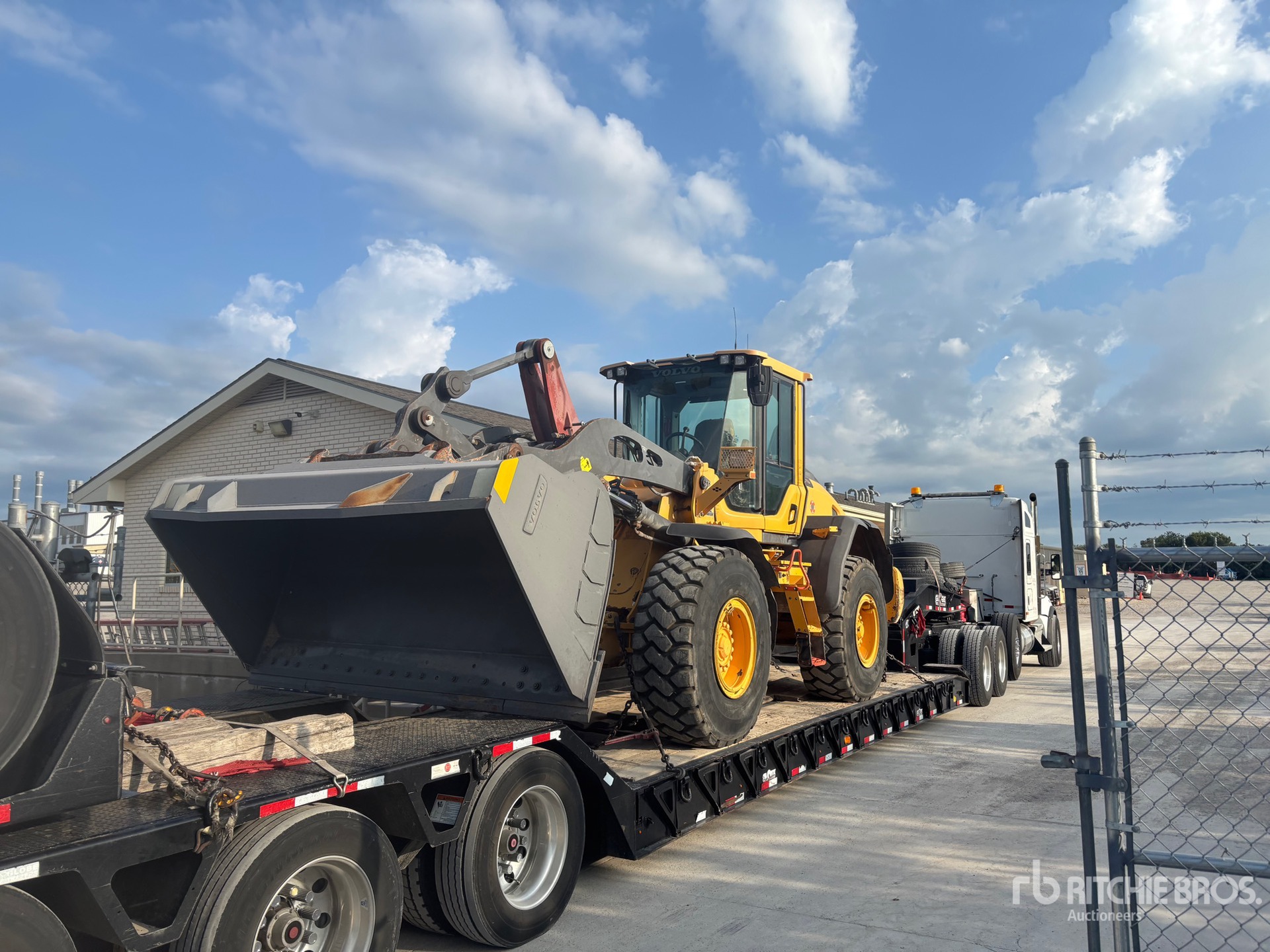 Photo of a 2019 Volvo L90H