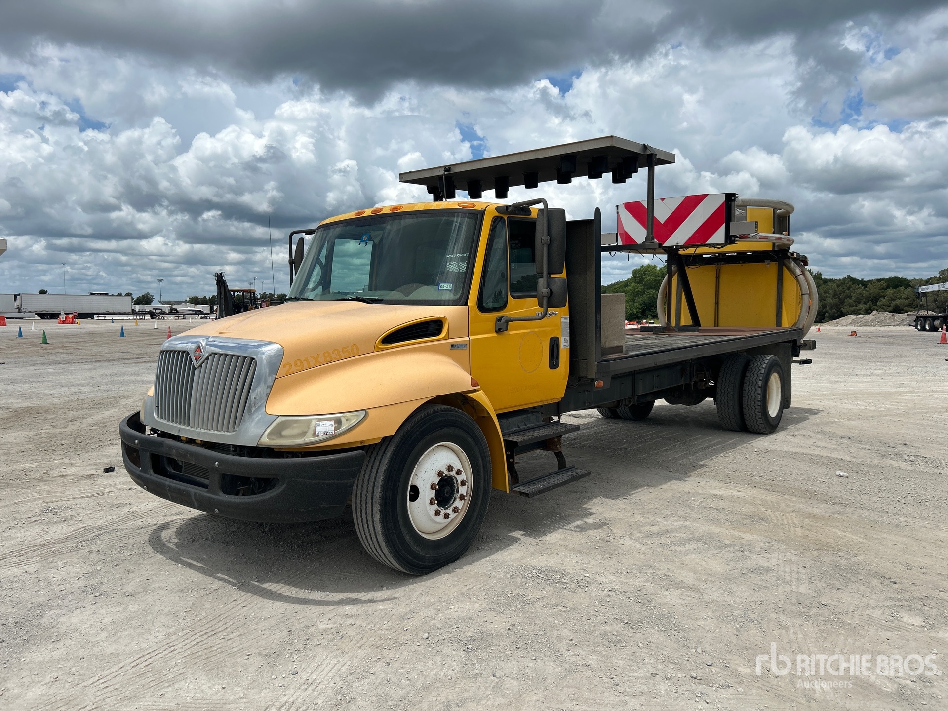 Photo of a 2009 International 4300