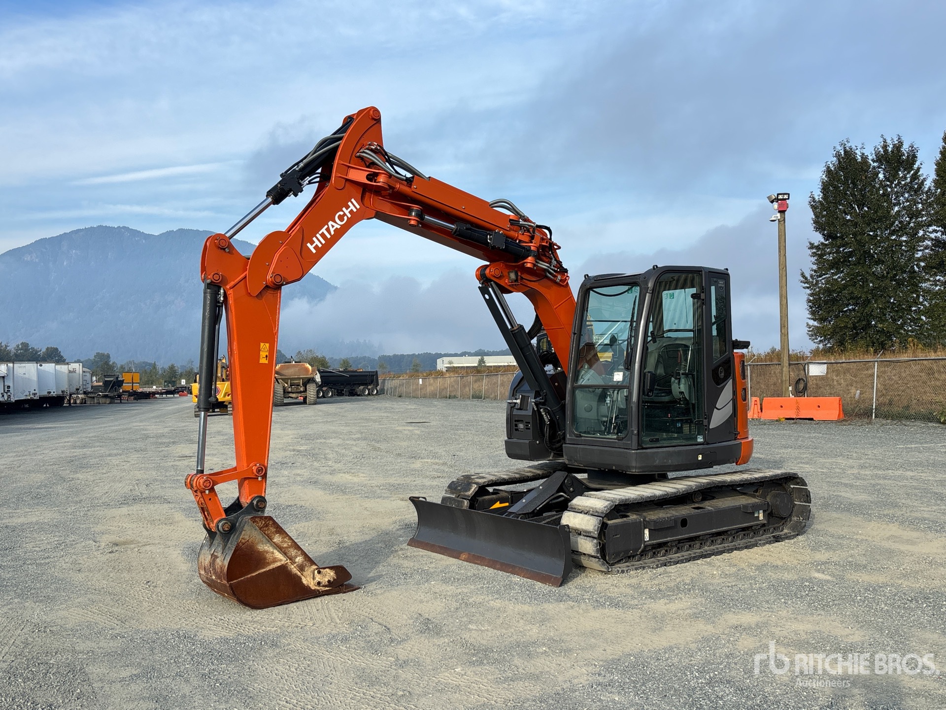 2022 Hitachi ZX75UR-5B