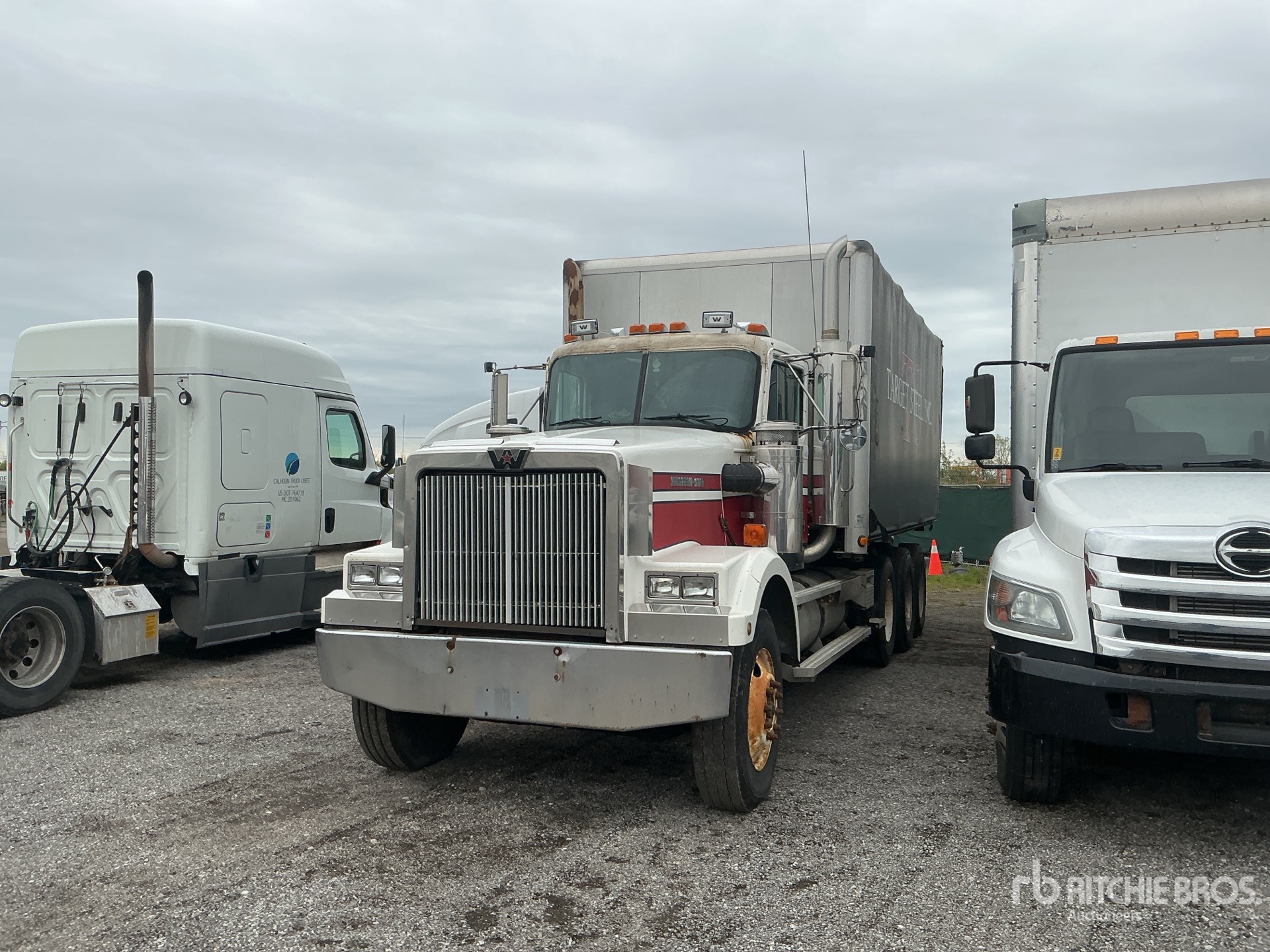 Photo of a 1996 Western Star 4900
