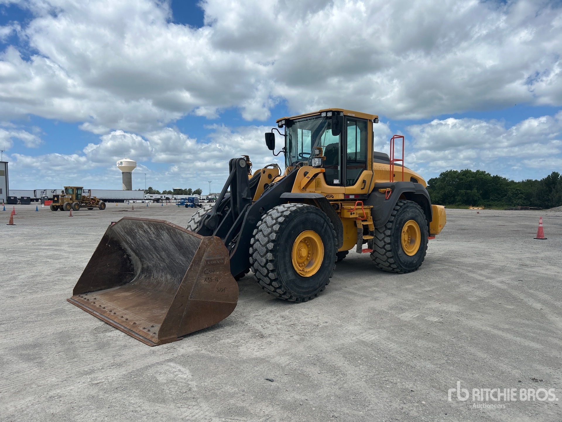 Photo of a 2019 Volvo L120H