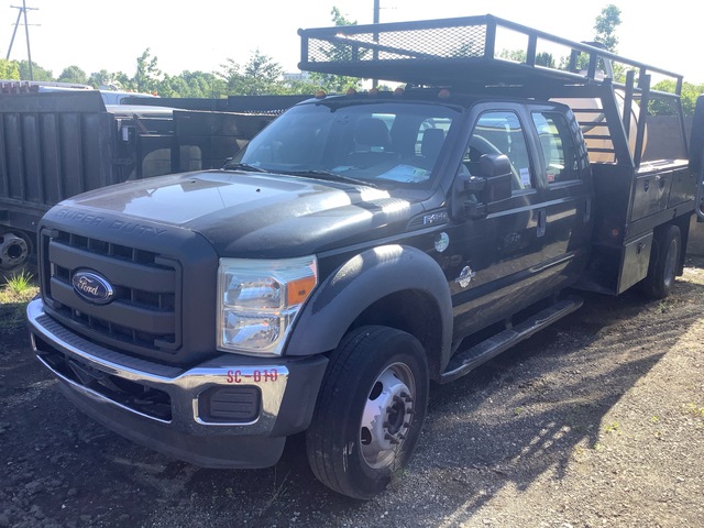 2014 Ford F-450 XL 4x2 Crew Cab Flatbed Truck