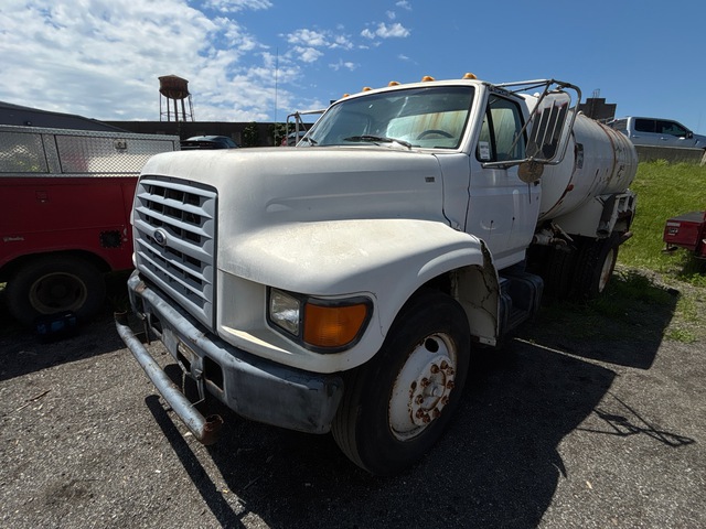 1997 Ford F-800 4x2 Water Truck