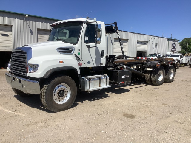 2018 Freightliner 114SD 6x4 Roll-Off Truck
