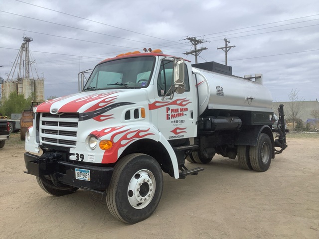1999 Etnyre Cent 2000 gal on 1999 Sterling 4x2 Asphalt Distributor Truck 1999 Etnyre Cent 2000 gal on 1999 Sterling 4x2 Asphalt Distributor Truck