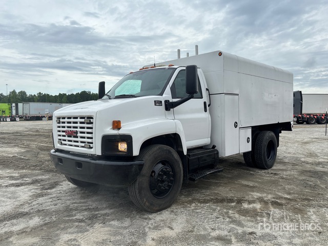 2006 GMC C6 Chipper Truck