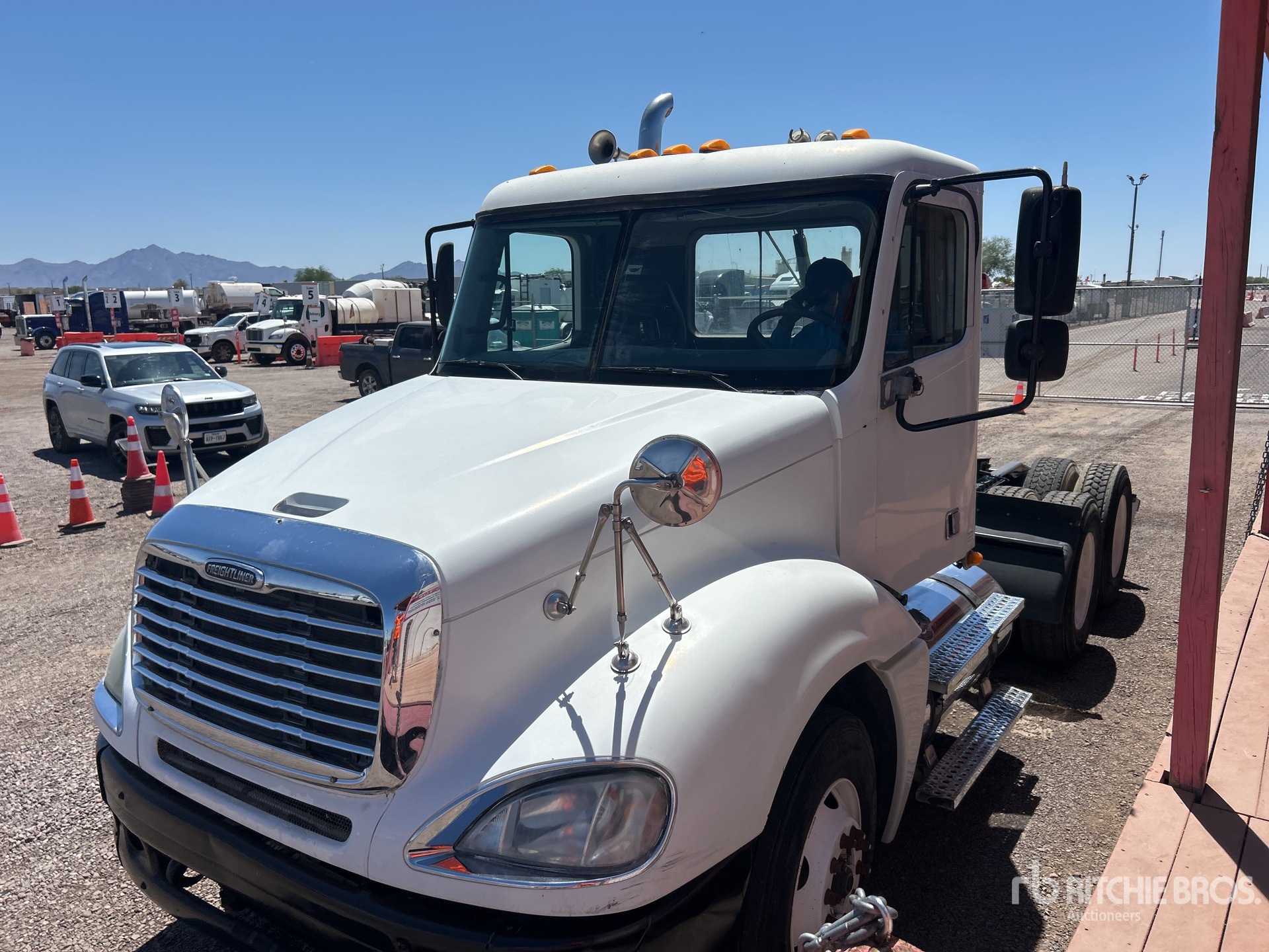 Photo of a 2007 Freightliner COLUMBIA 120