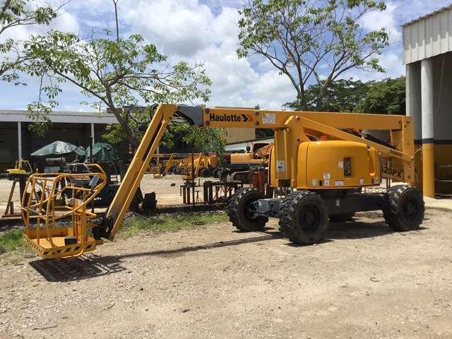 2013 Haulotte HA20PX 4WD Diesel Articulating Boom Lift 2013 Haulotte HA20PX 4WD Diesel Articulating Boom Lift