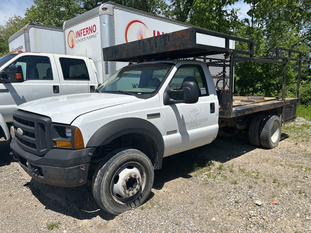 2007 Ford F-550 Super Duty XL 4x2 Flatbed Truck
