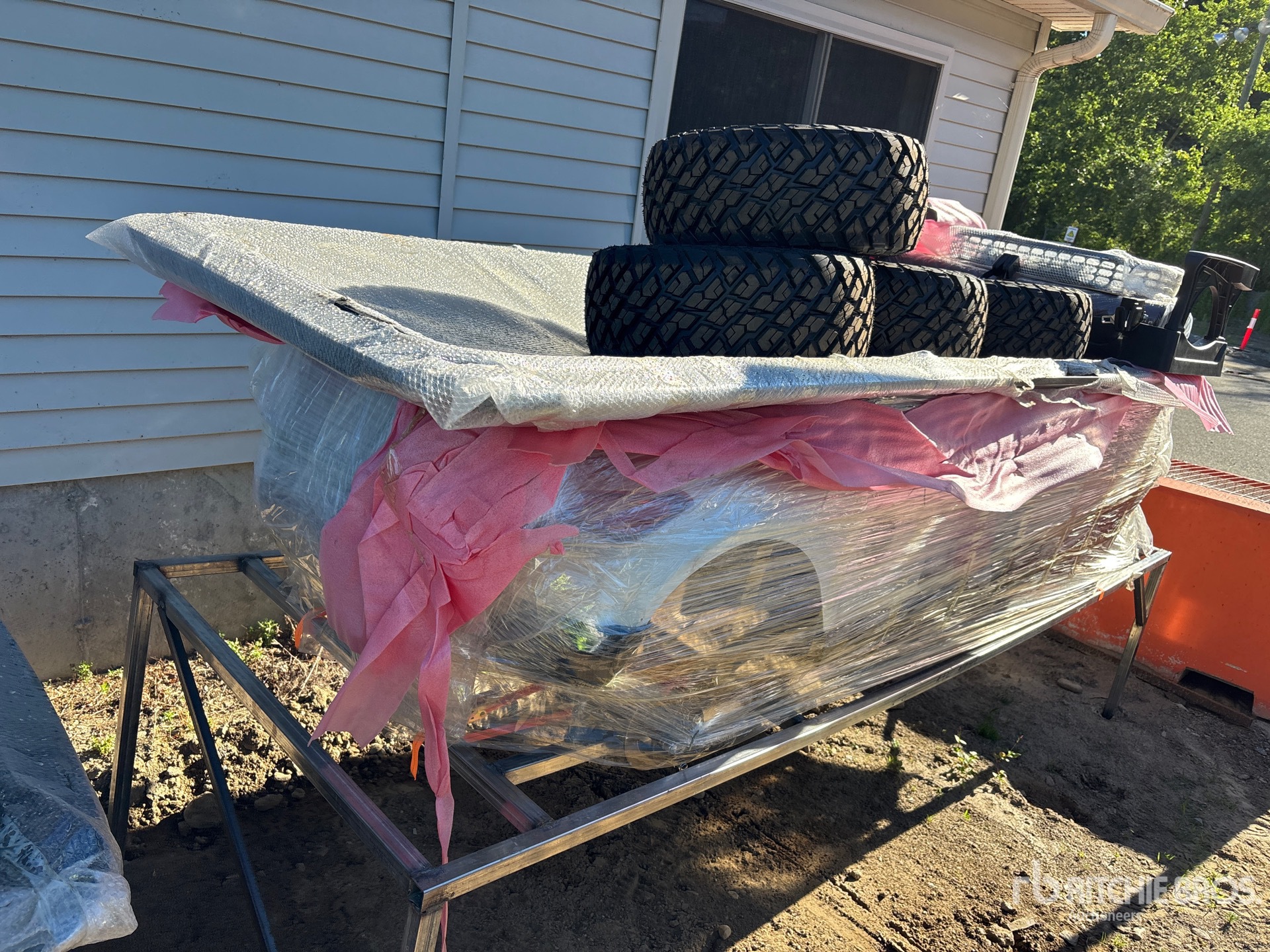 General Appearance with Picture, Right Rear Corner
