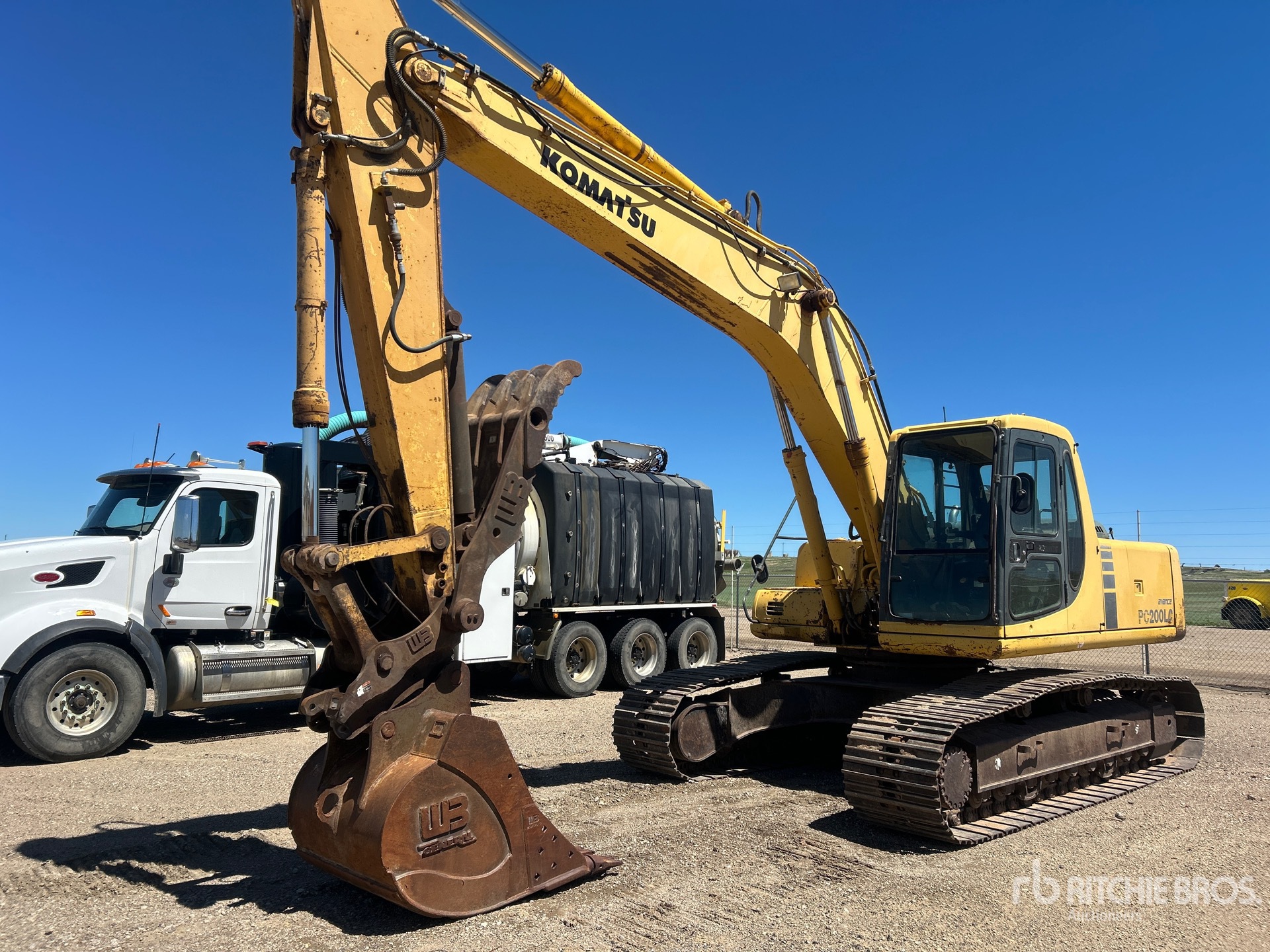 Photo of a 1999 Komatsu PC200LC-6