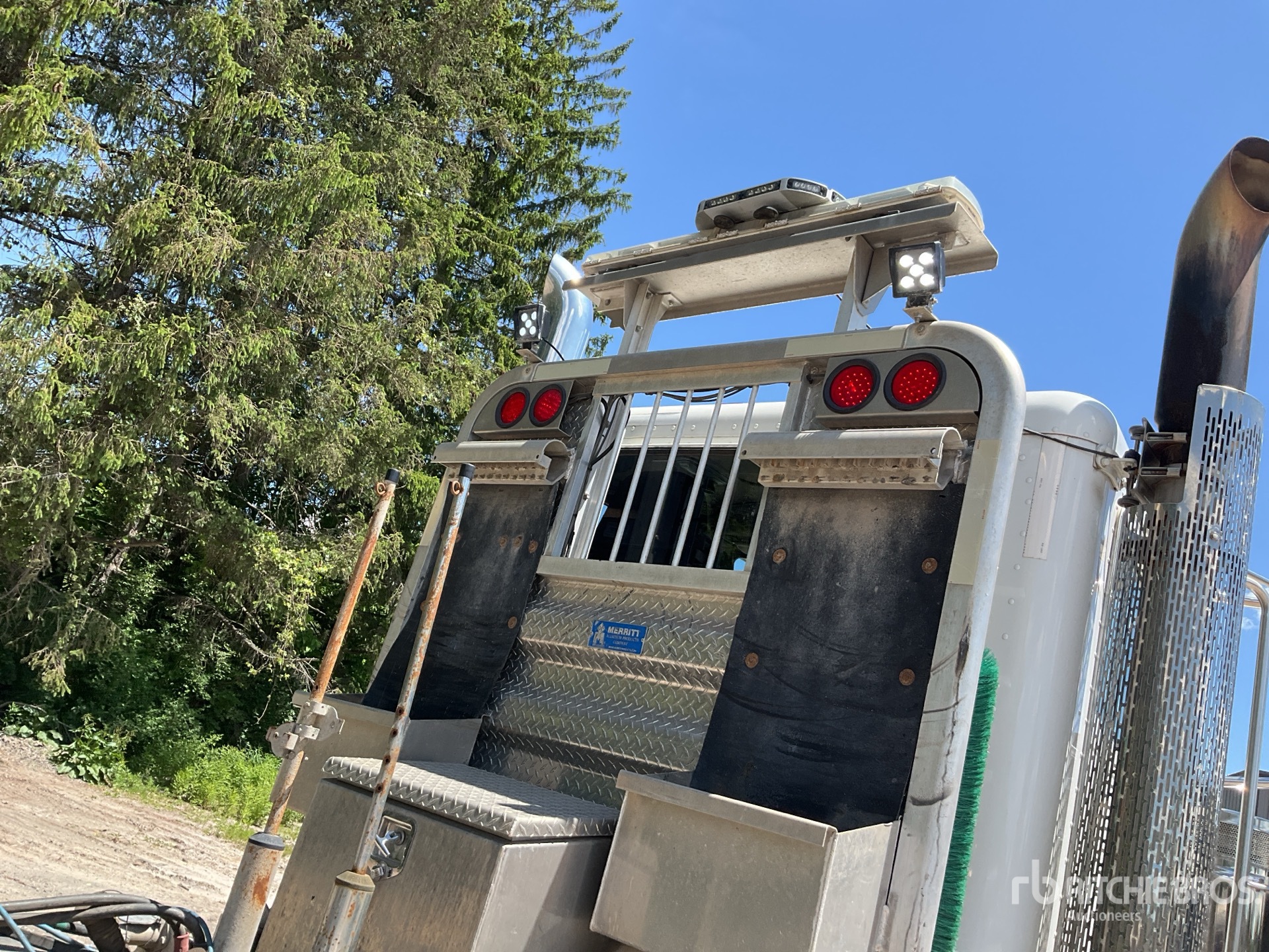 Photo of a 2019 Peterbilt 389