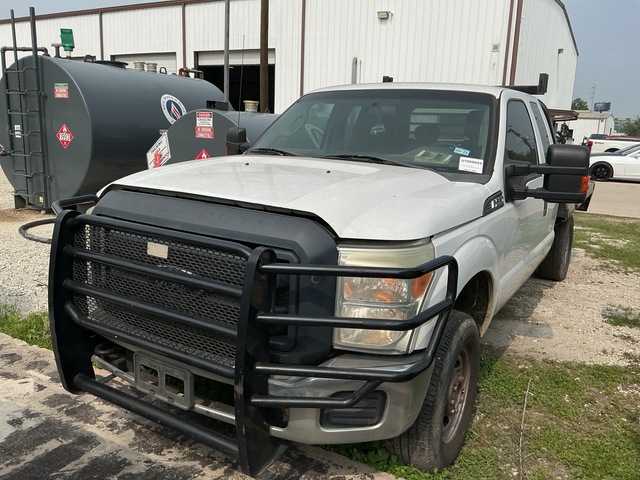 2015 Ford F-250 XL 4x4 Extended Cab Flatbed Truck