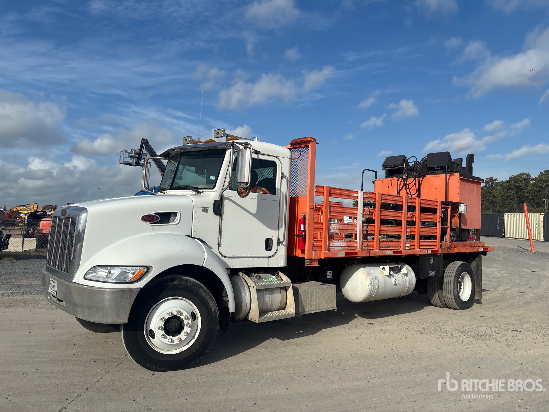 2006 Peterbilt 335