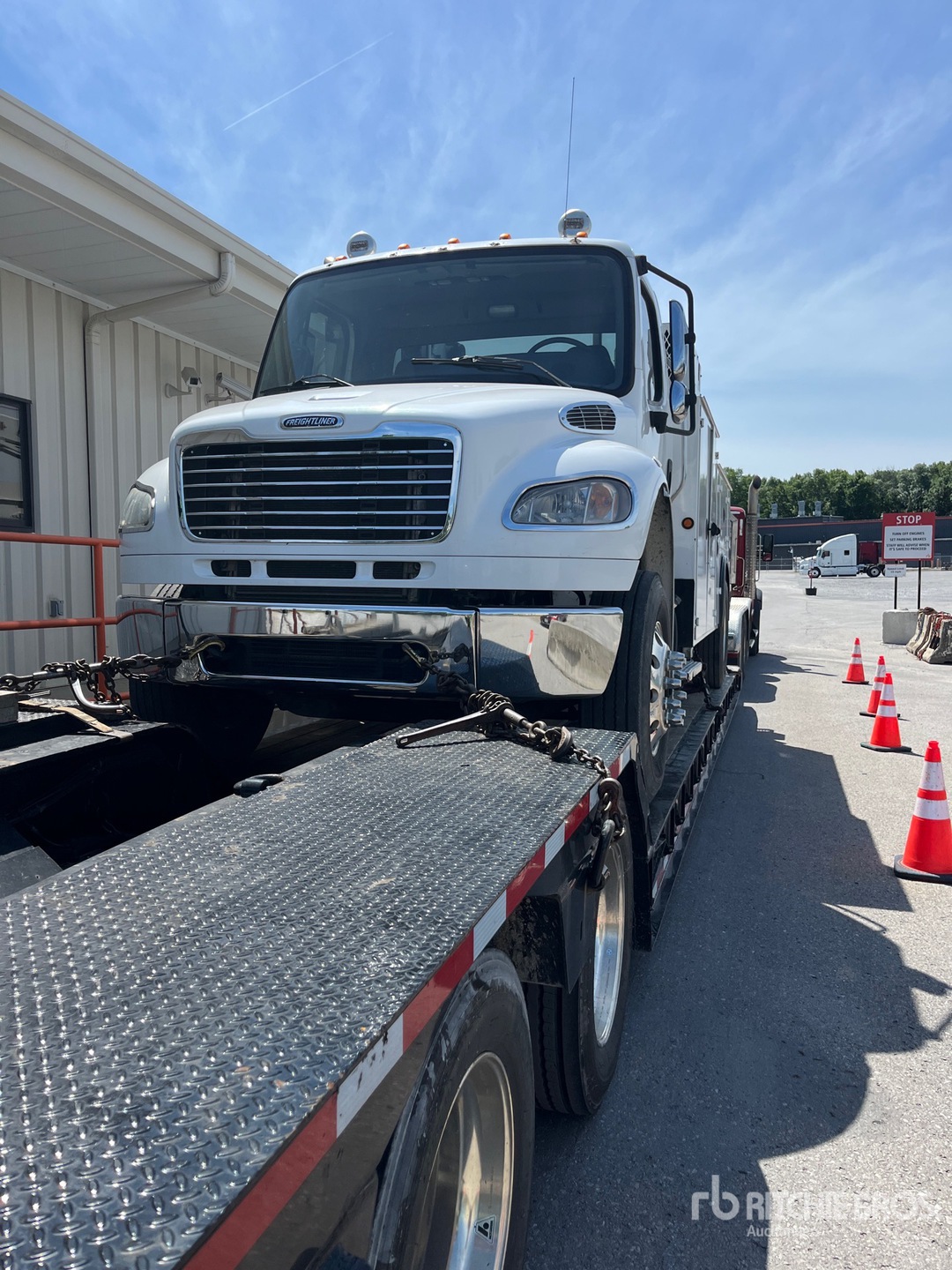 Photo of a 2011 Freightliner M2 106