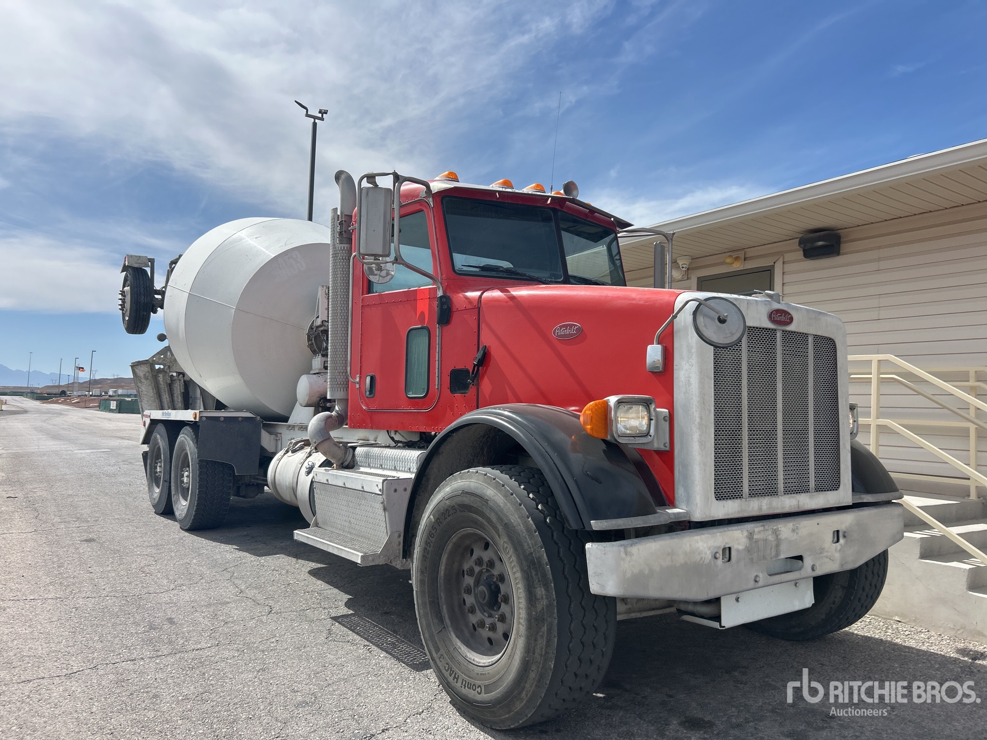 Photo of a 2014 Peterbilt 365