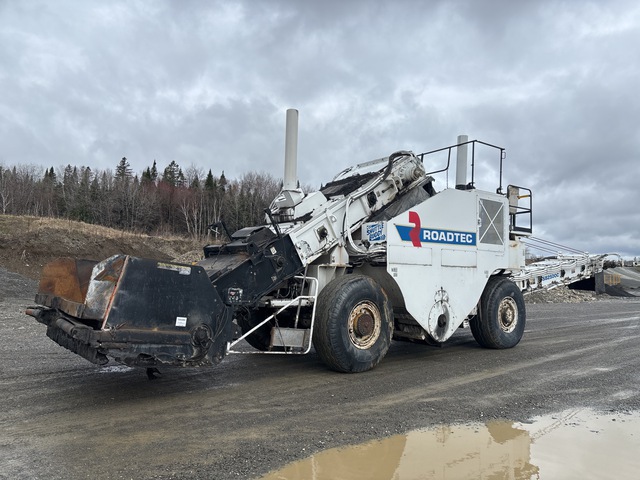 Roadtec SB2500C Wheel Asphalt Transfer Machine