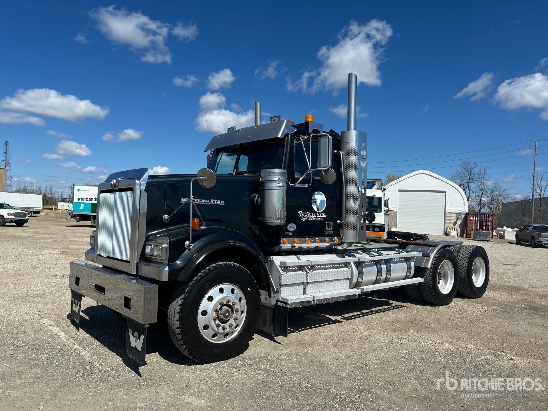 Photo of a 2015 Western Star 4900