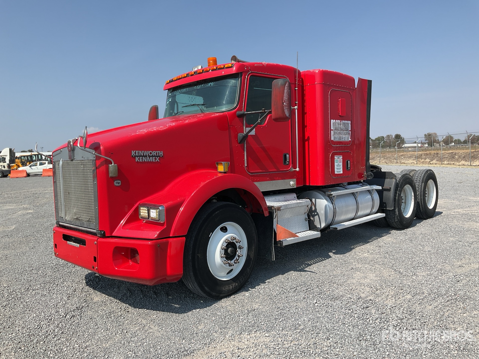 Photo of a 2015 Kenworth T800