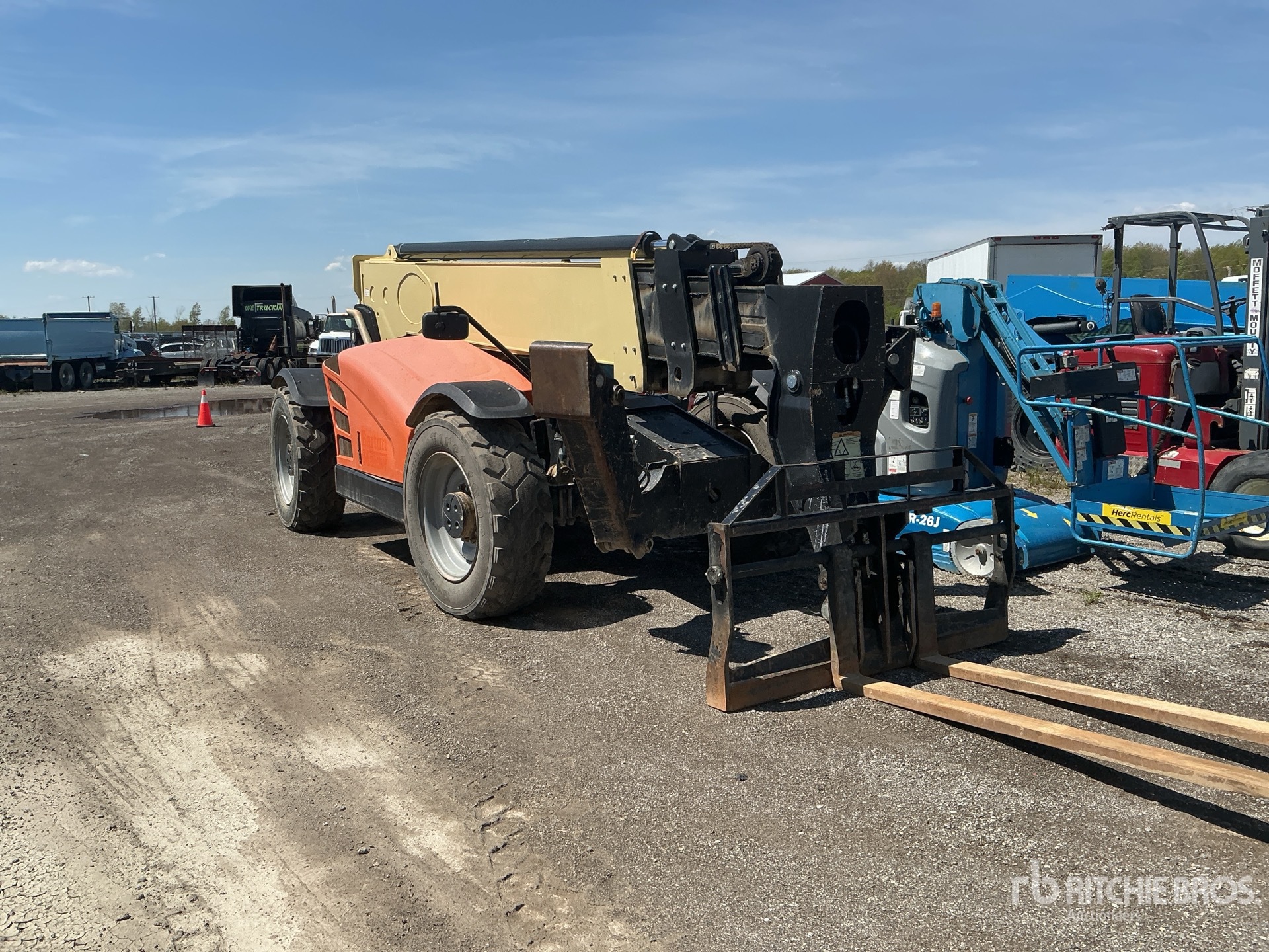 Photo of a 2016 JLG 1255