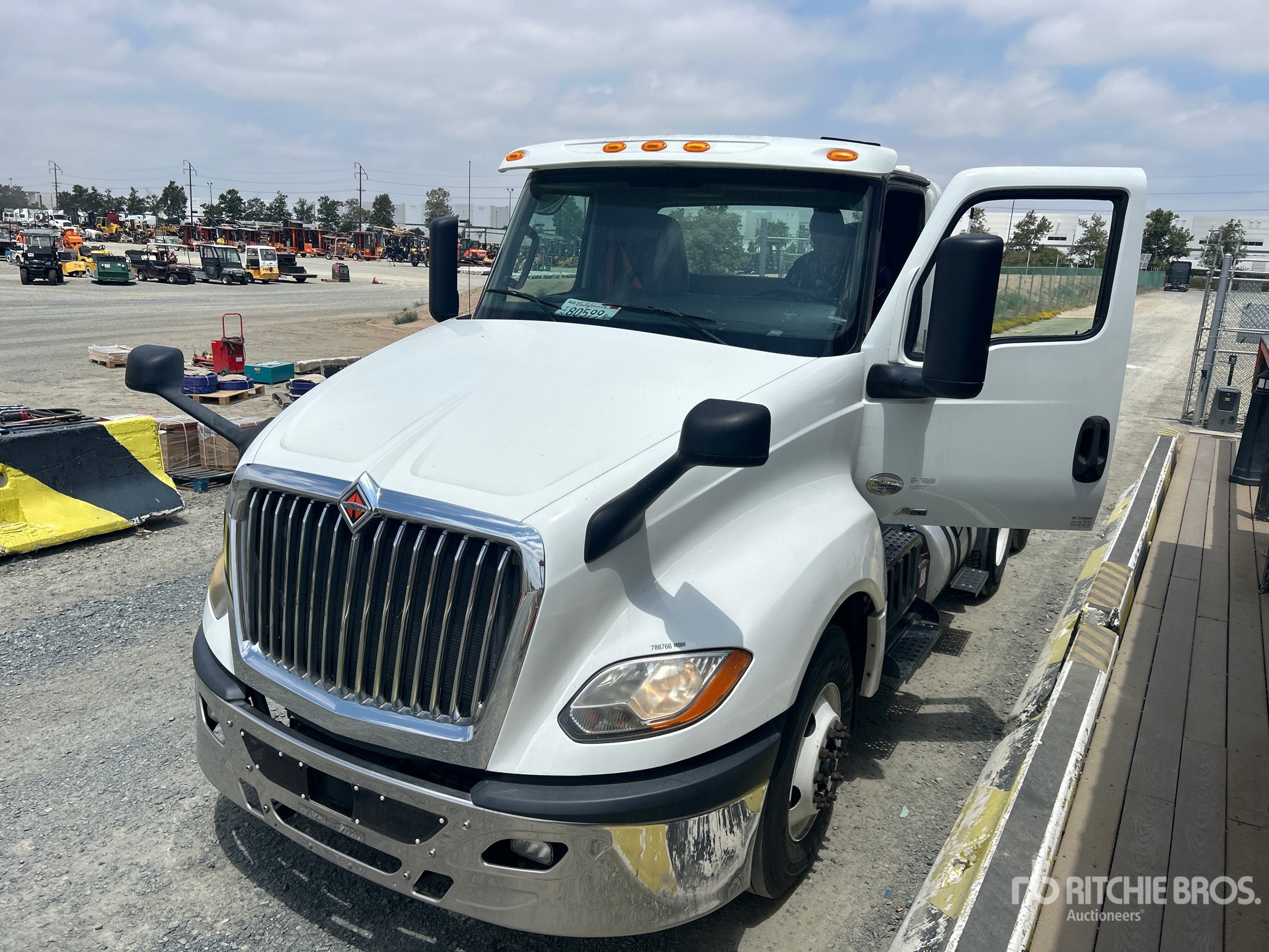 Photo of a 2018 International LT625