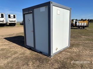 チコ、家で使わないものを出品しています。専用ページ 7 ft 1 in x 6 ft 3 in Skid-Mounted Portable Toilet | Ritchie Bros