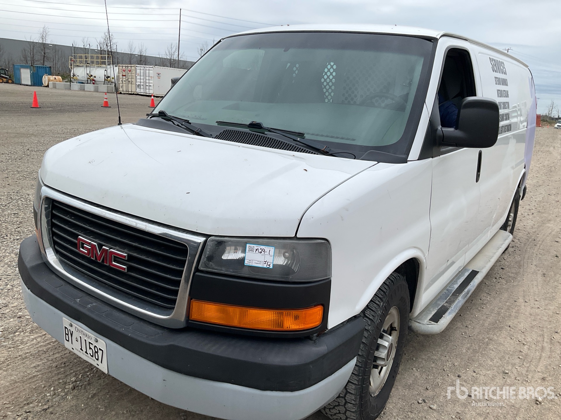 Photo of a 2017 GMC SAVANA G2500