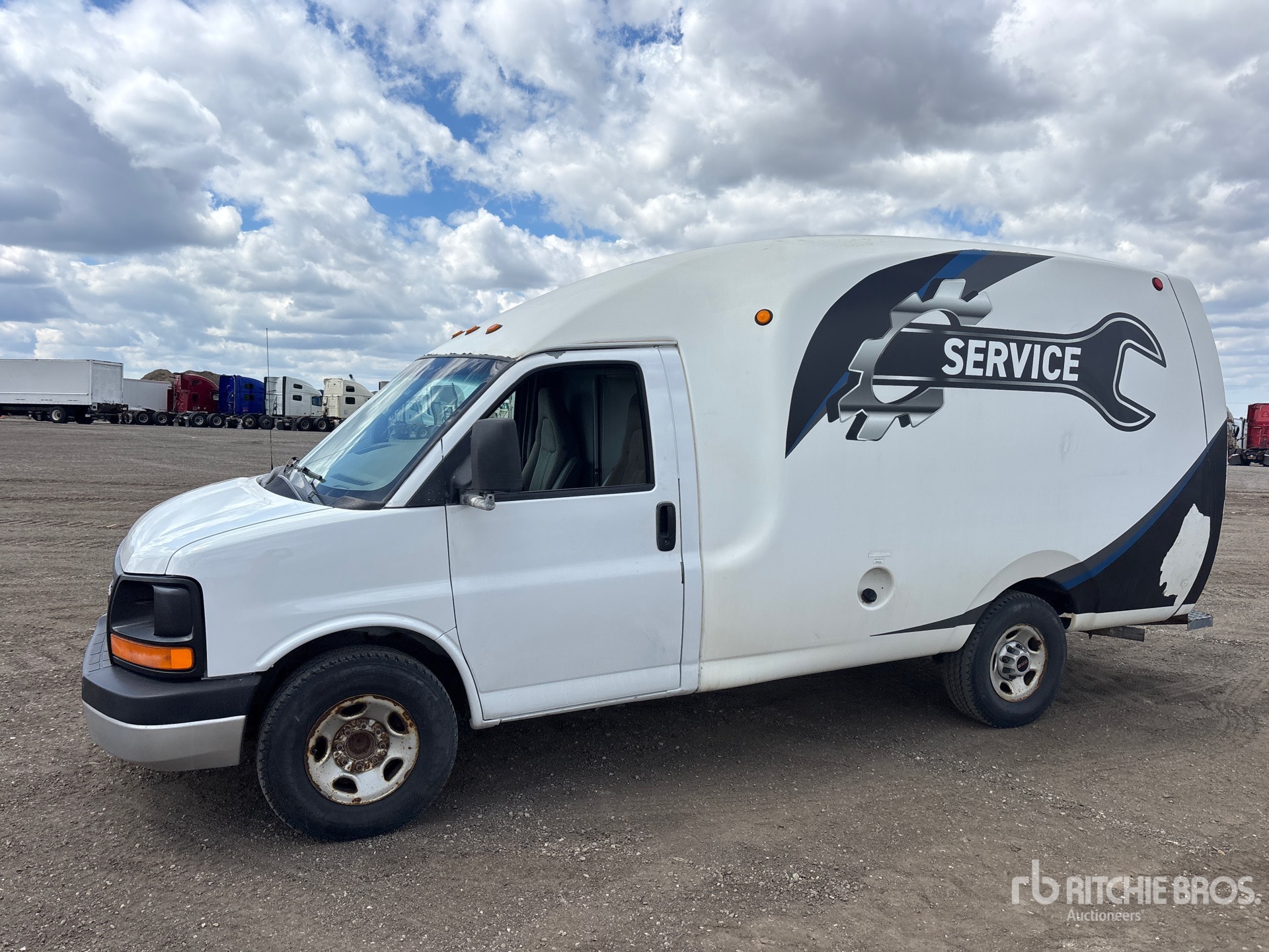 Photo of a 2004 GMC SAVANA G3500